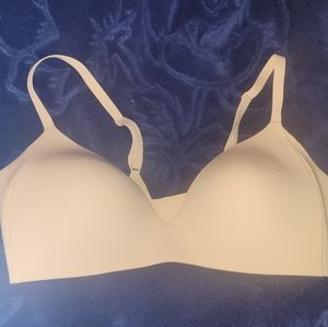 🍓💕👠💓Lululemon nude bra